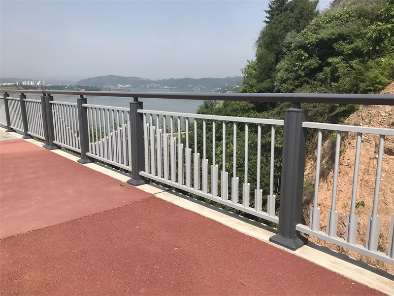 景觀護(hù)欄在設(shè)計(jì)上要注意什么